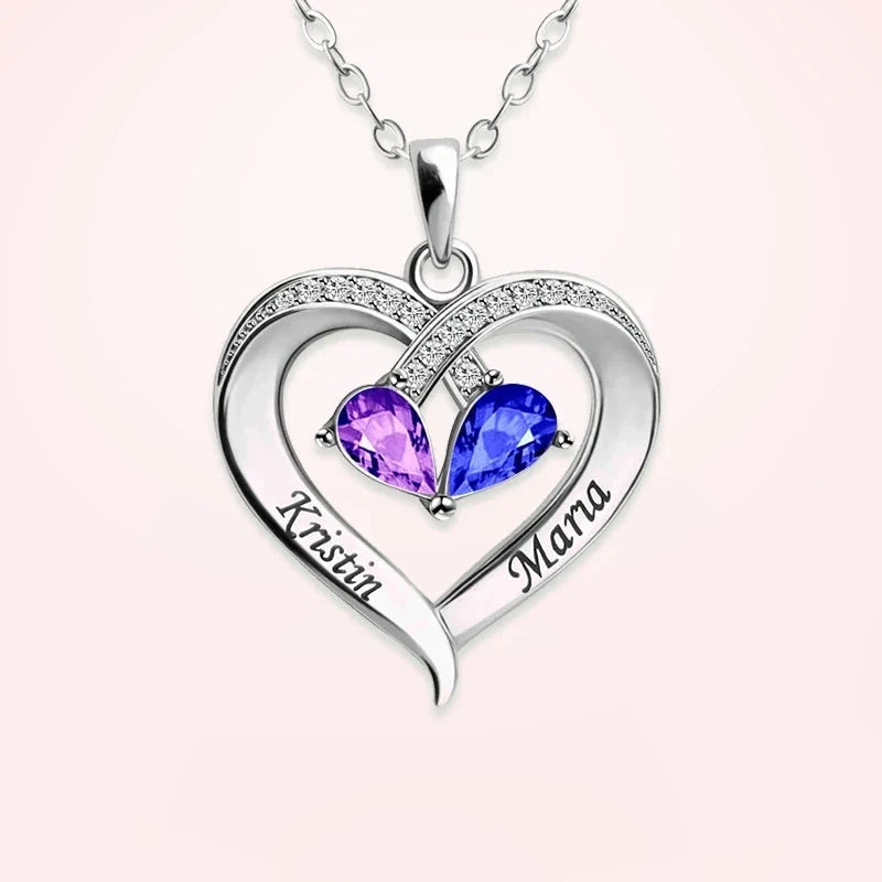 Collier Nous deux couleur argent, un prénom gravé de chaque côté du cœur
