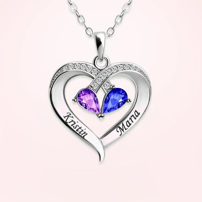 Collier Nous deux couleur argent, un prénom gravé de chaque côté du cœur
